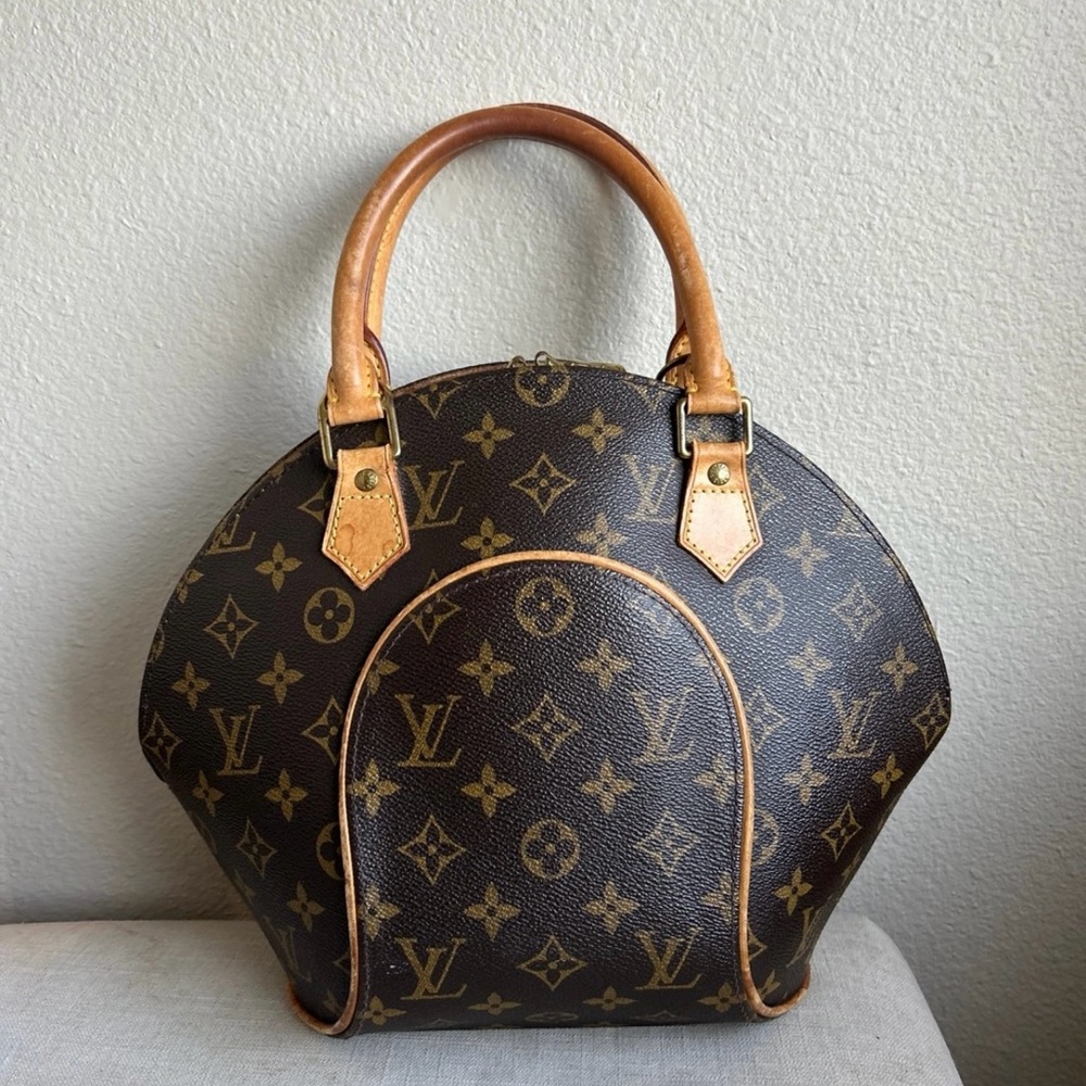 Louis Vuitton Handbag - Picture 4 of 12